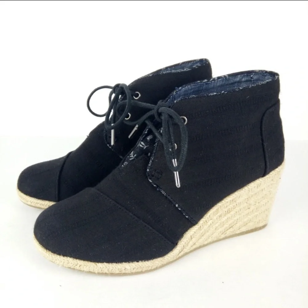 Tom's Black Wedge Lace-up Booties sz 7